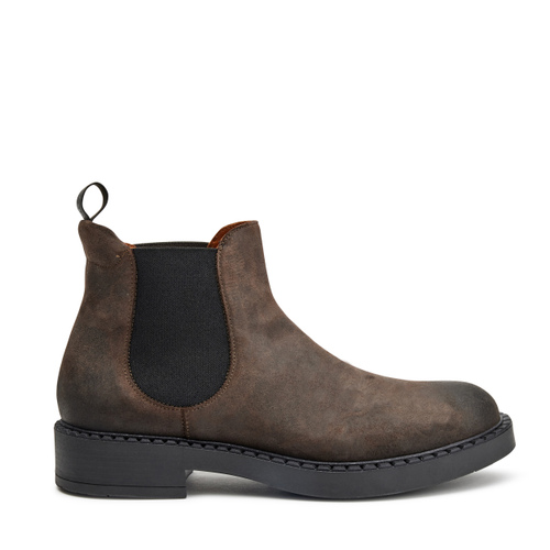 Distressed-effect Chelsea boots with bold sole - Frau Shoes | Official Online Shop