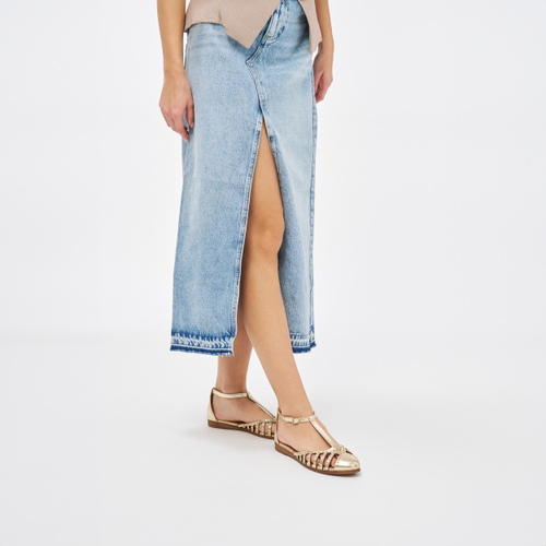 T-Strap-Sandalen aus laminiertem Leder mit Nieten - Frau Shoes | Official Online Shop