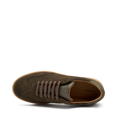 Sneaker aus Wildleder mit bernsteinfarbener Sohle - Frau Shoes | Official Online Shop