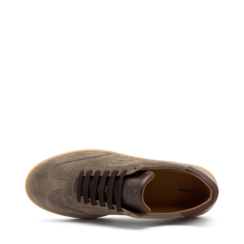 Sneaker aus Wildleder mit bernsteinfarbener Sohle - Frau Shoes | Official Online Shop