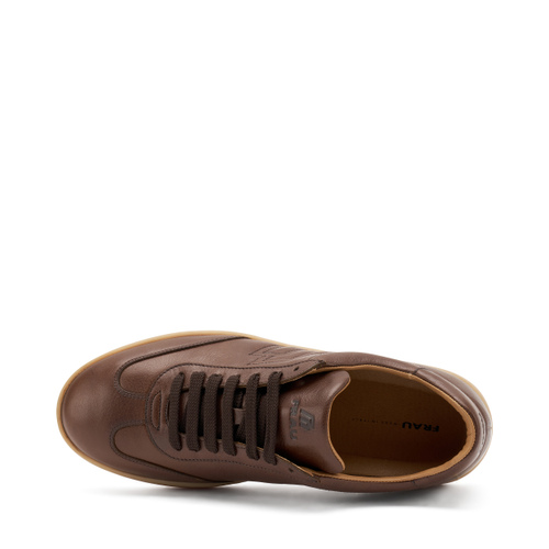 Sneaker aus Leder mit bernsteinfarbener Sohle - Frau Shoes | Official Online Shop