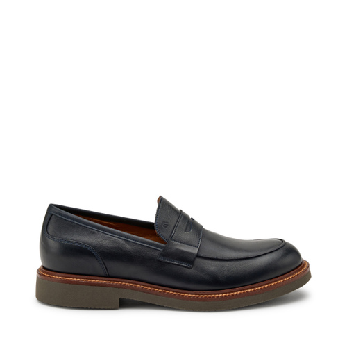 Mokassin aus Leder mit Sohle in Kontrastfarbe - Frau Shoes | Official Online Shop