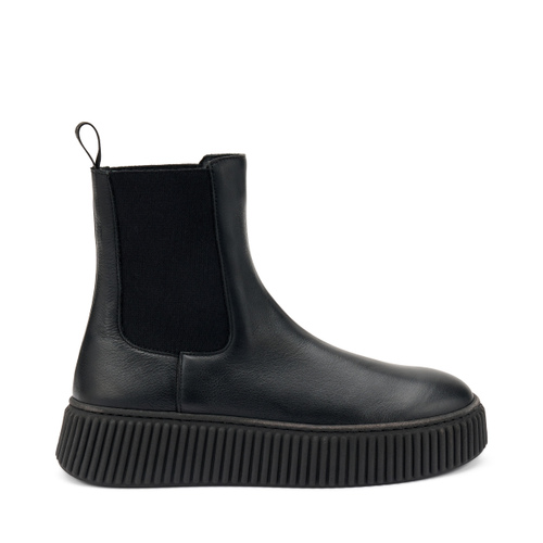 Leather Chelsea boots with grooved sole, Col. Black | Frau