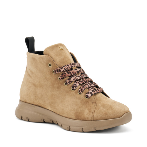 Desert Boots aus Veloursleder mit Schnürsenkel aus Samt - Frau Shoes | Official Online Shop