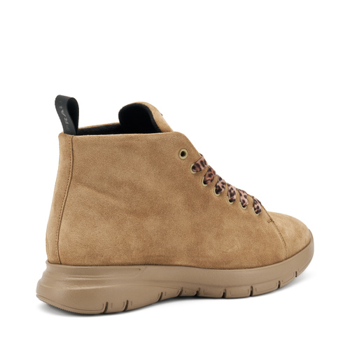 Desert Boots aus Veloursleder mit Schnürsenkel aus Samt - Frau Shoes | Official Online Shop