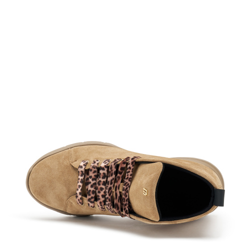 Desert Boots aus Veloursleder mit Schnürsenkel aus Samt - Frau Shoes | Official Online Shop
