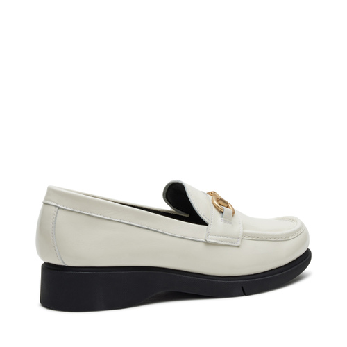 Comfort-Mokassin aus Lackleder mit Spange - Frau Shoes | Official Online Shop