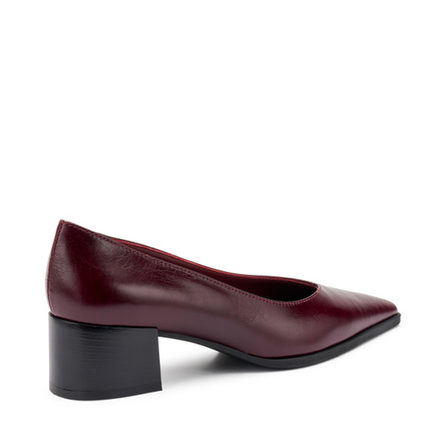 Almond-Cut pumps in shiny creased-effect leather - Frau Shoes | Official Online Shop