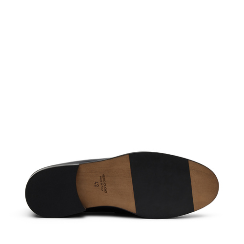 Eleganter Mokassin aus halb glänzendem Leder - Frau Shoes | Official Online Shop