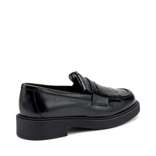 Mocassini in pelle stropicciata con frangia - Frau Shoes | Official Online Shop