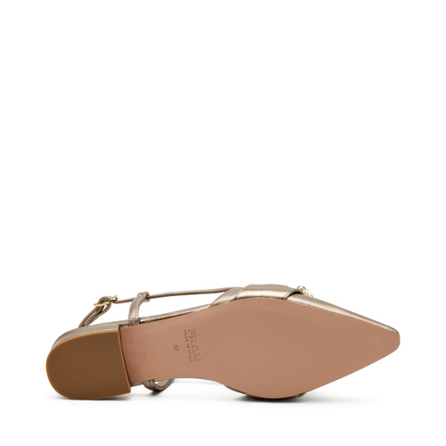 Slingback aus laminiertem Leder mit Schmuckdetail - Frau Shoes | Official Online Shop