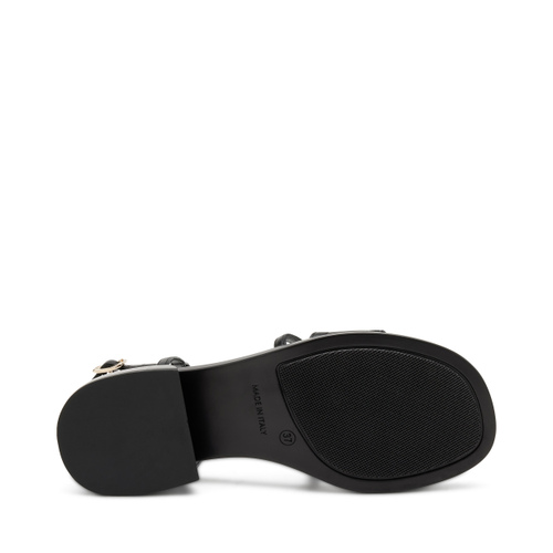 Sandale mit überkreuzten Riemchen aus laminiertem Leder - Frau Shoes | Official Online Shop