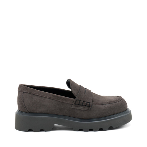 Mokassin aus Veloursleder mit Sohle im Reifenprofil - Frau Shoes | Official Online Shop