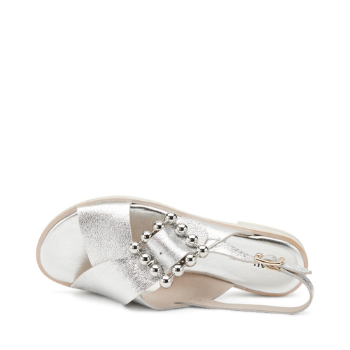 Sandale aus laminiertem Leder mit Schmuckschnalle - Frau Shoes | Official Online Shop