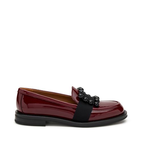 Glossy patent leather loafers with accessory - Frau Shoes | Official Online Shop