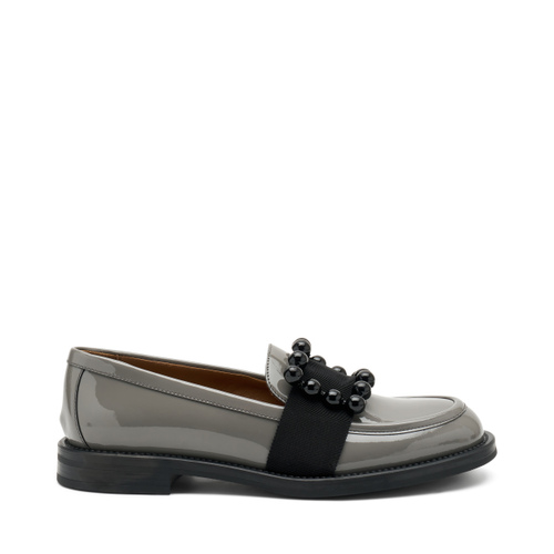 Glossy patent leather loafers with accessory - Frau Shoes | Official Online Shop