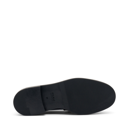 Glossy patent leather loafers with accessory - Frau Shoes | Official Online Shop