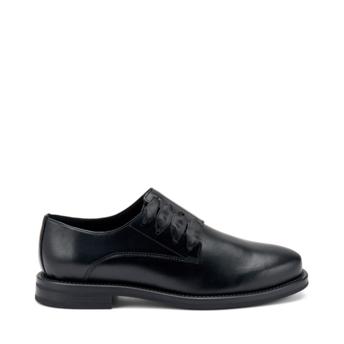 Leather lace up shoes with satin laces Col. Black Frau