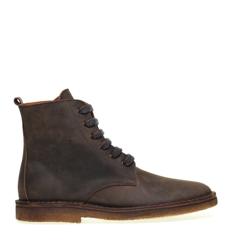 Distressed-effect nubuck ankle boots with crepe sole - FW22 Collection | Frau Shoes | Official Online Shop