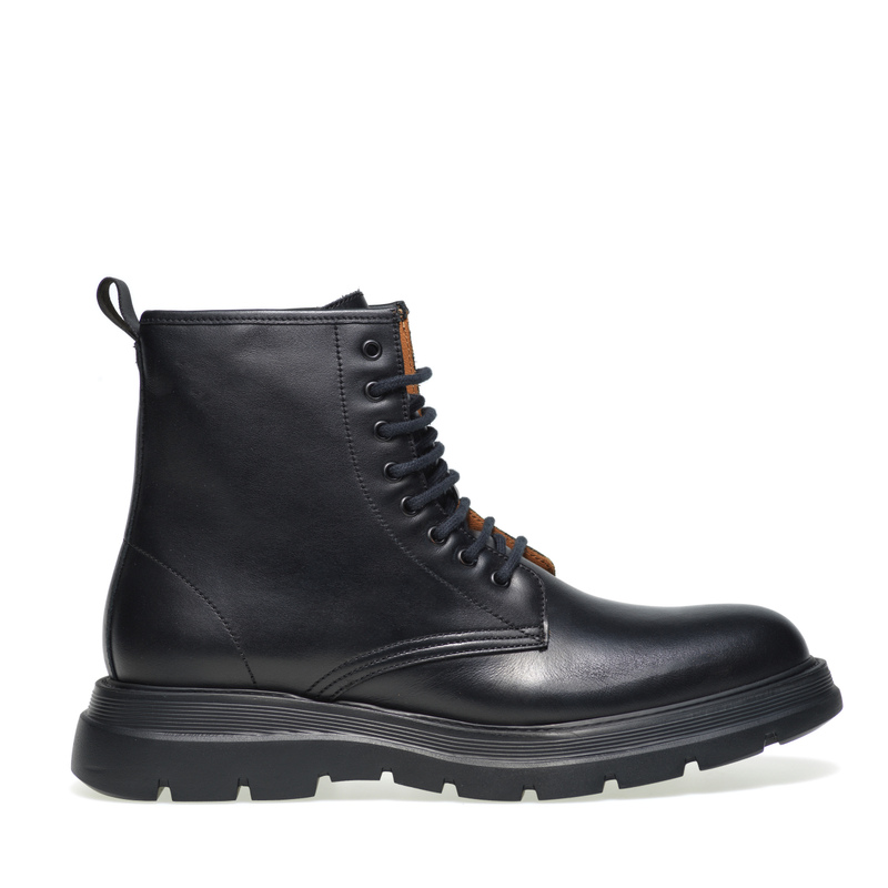 Leather combat boots with a grip-fast sole | Frau Shoes | Official Online Shop
