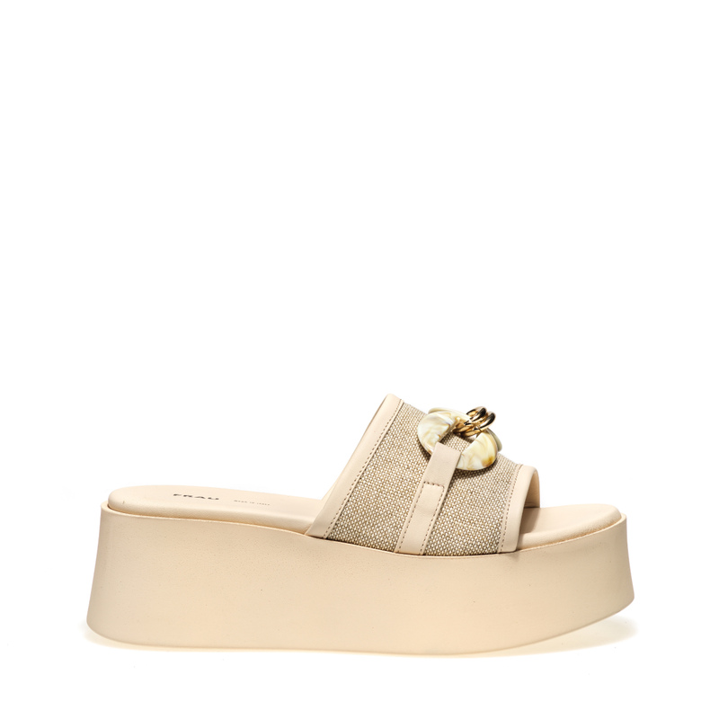 Sandalette mit Keilabsatz und dekorativer Klemme | Frau Shoes | Official Online Shop
