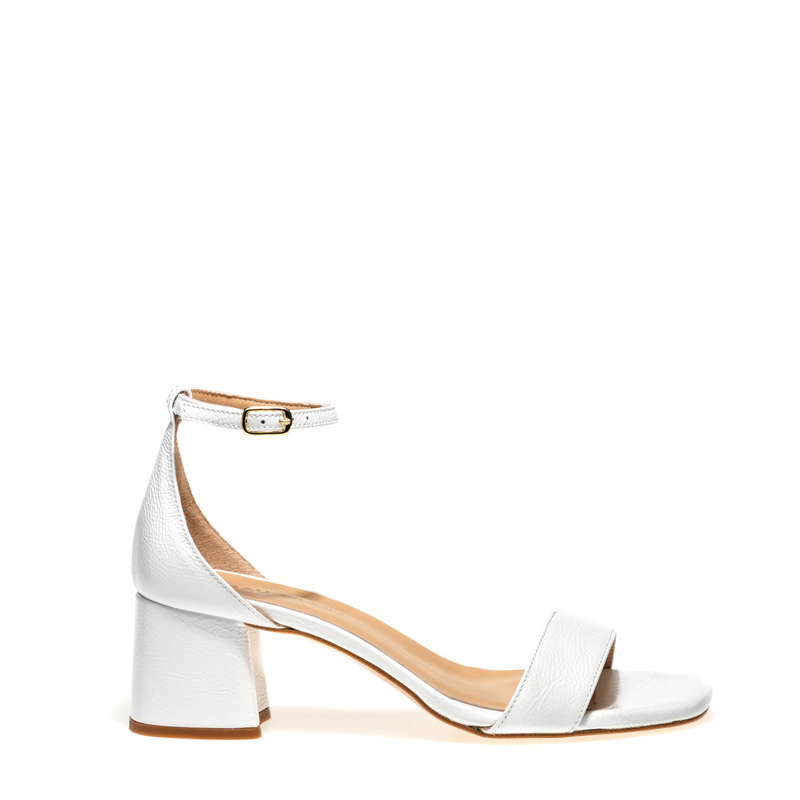 Sandale mit Absatz aus Lackleder | Frau Shoes | Official Online Shop