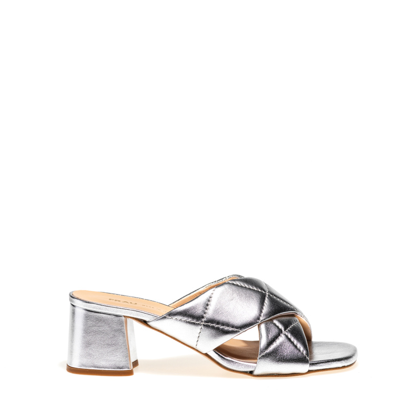 Mules aus laminiertem Matelassé-Leder | Frau Shoes | Official Online Shop