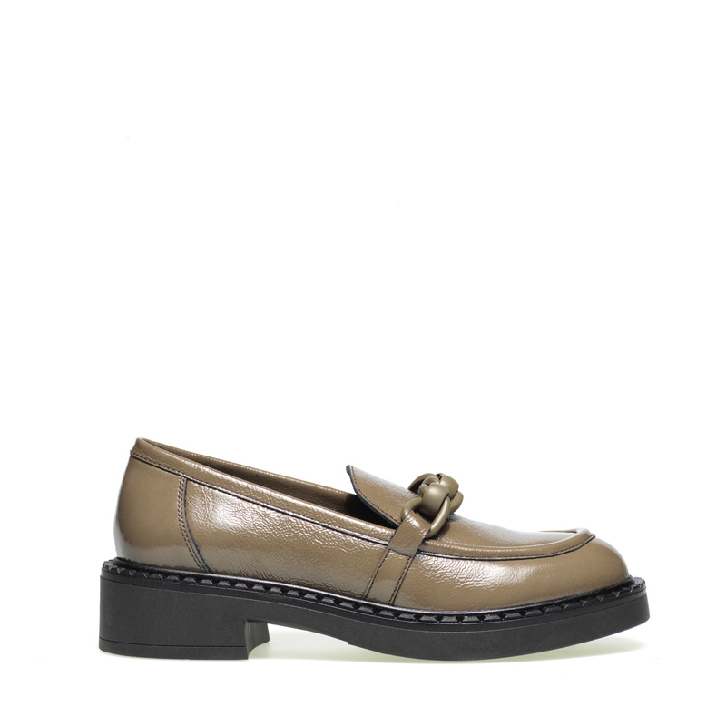 Patent leather loafers with chain detail and chunky sole - F / W 2022 Collection | Frau Shoes | Official Online Shop