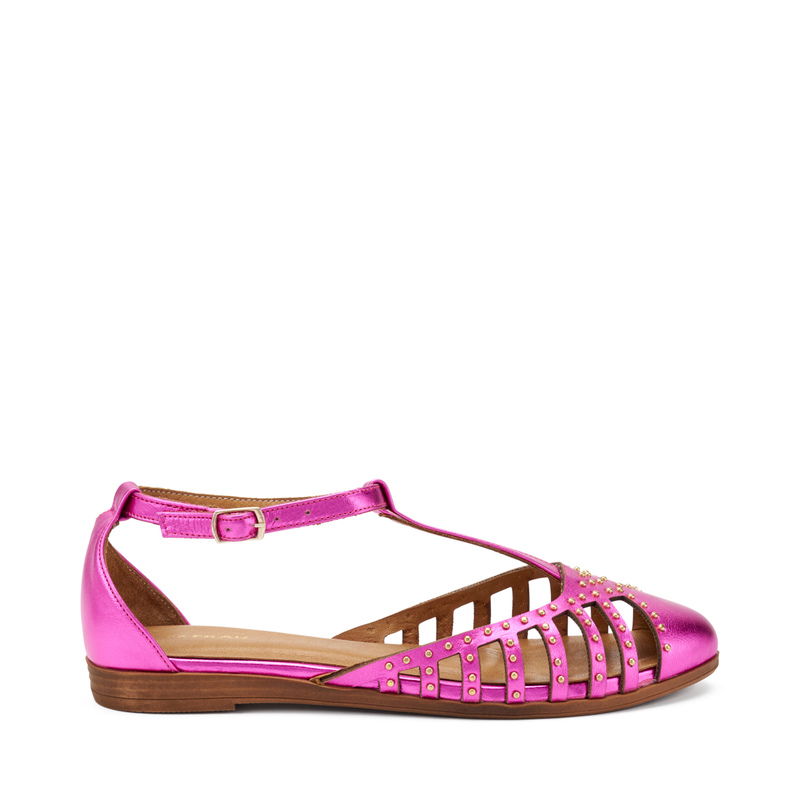T-Strap-Sandalen aus laminiertem Leder mit Nieten | Frau Shoes | Official Online Shop
