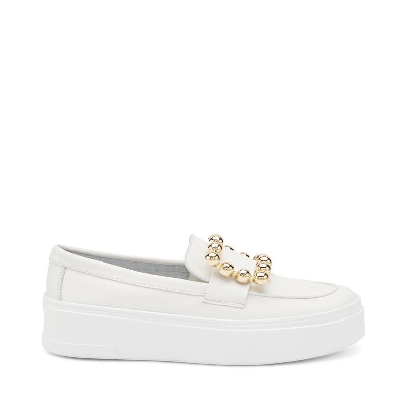 Slip-on in pelle con accessorio a semisfere | Frau Shoes | Official Online Shop