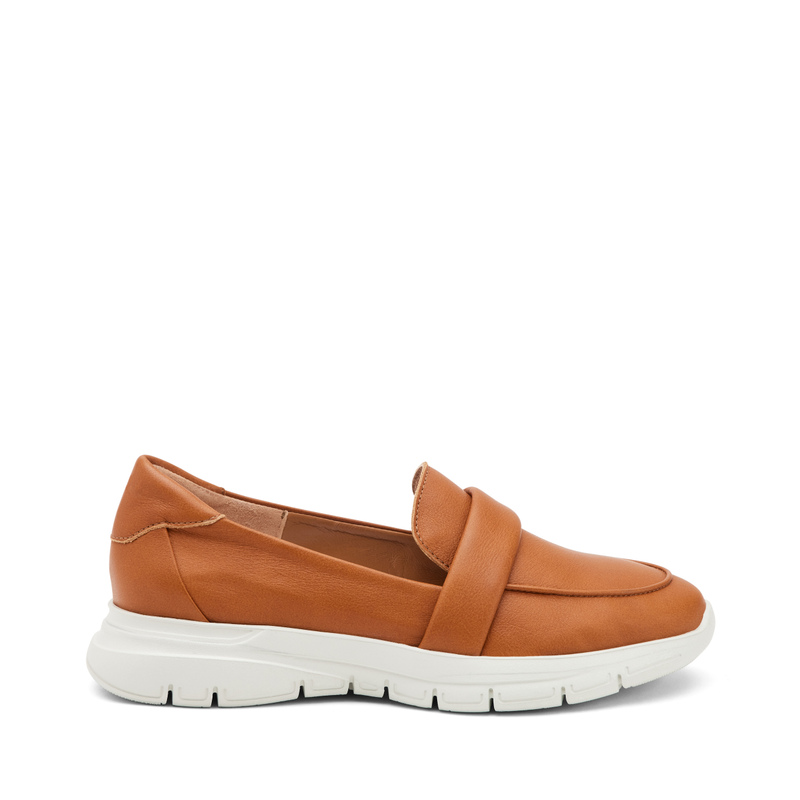 Extra-light leather slip-ons with saddle detail | Frau Shoes | Official Online Shop