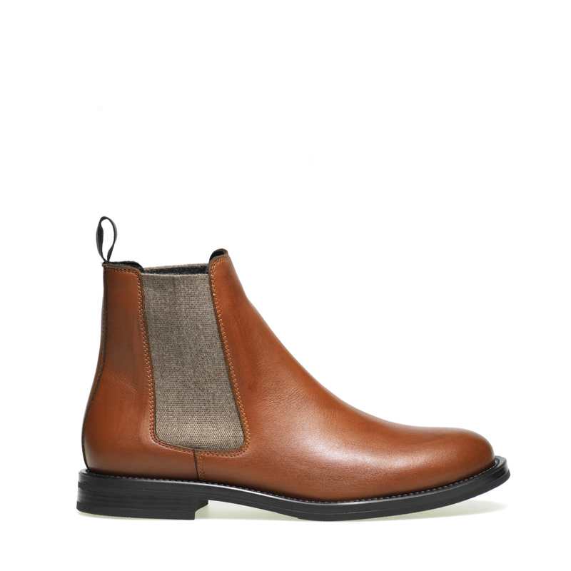 Classic leather Chelsea boots with wool elastics - Must-Haves | Frau Shoes | Official Online Shop