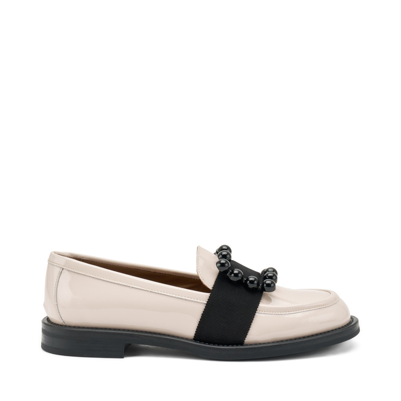 Glossy patent leather loafers with accessory | Frau Shoes | Official Online Shop