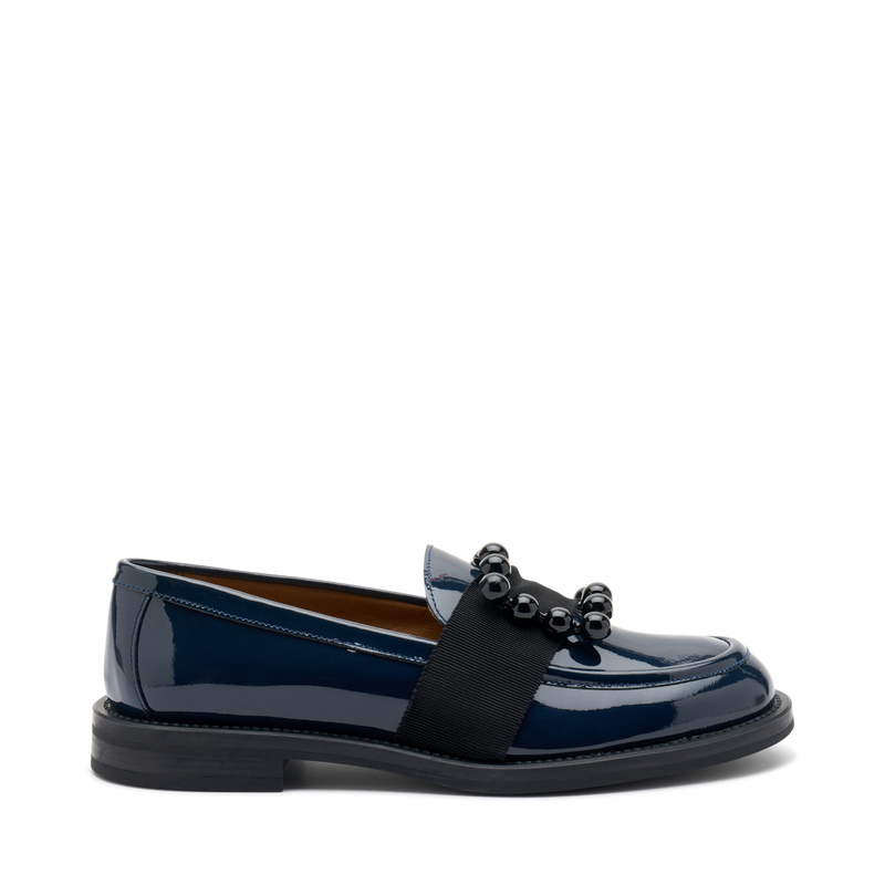 Glossy patent leather loafers with accessory | Frau Shoes | Official Online Shop