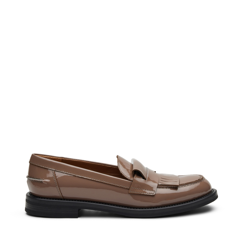 Glossy patent leather loafers with fringing | Frau Shoes | Official Online Shop