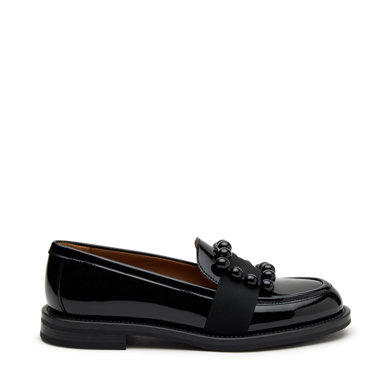 Mokassin aus glänzendem Lackleder mit Accessoire | Frau Shoes | Official Online Shop