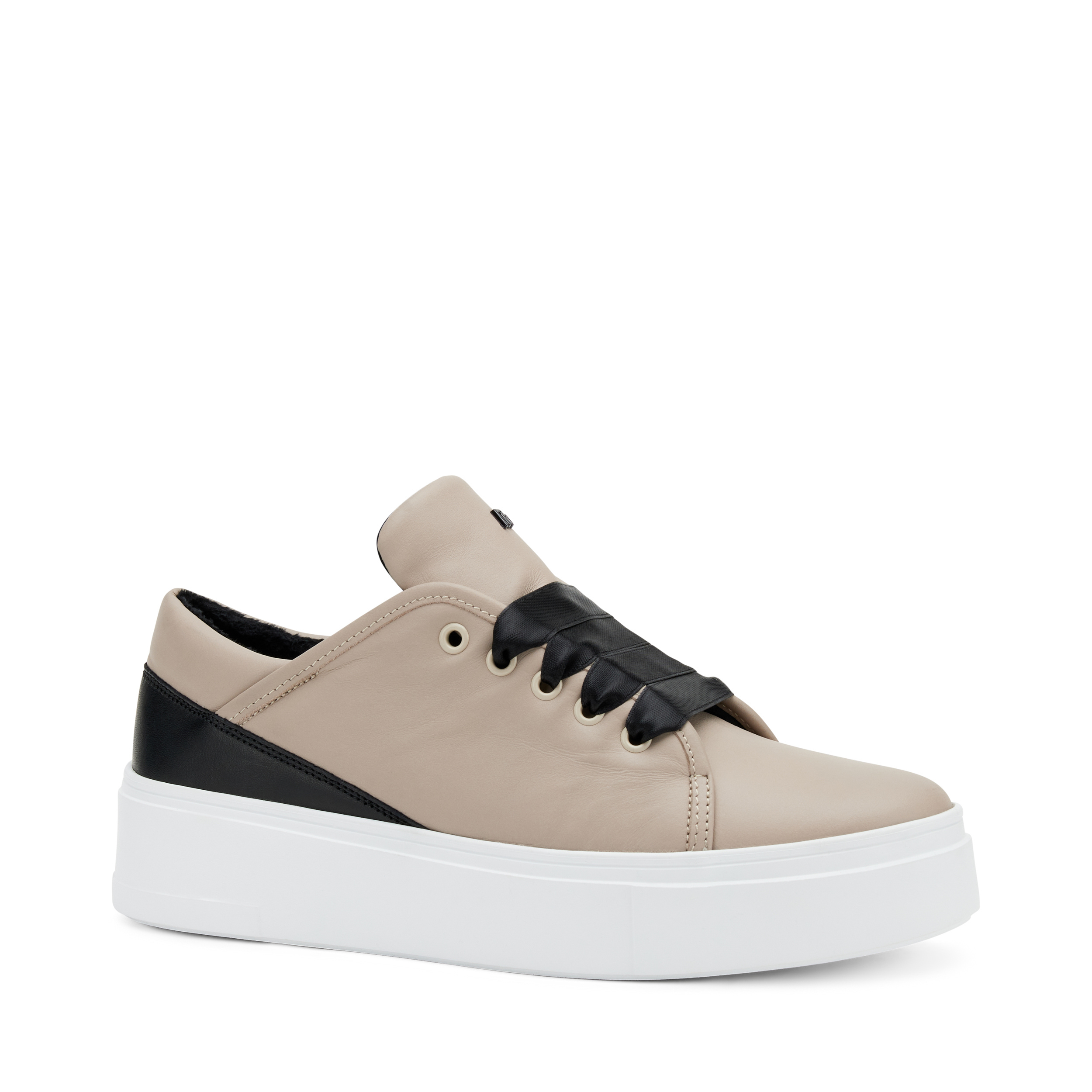 Sneaker in pelle con laccio in raso, Col. CYne