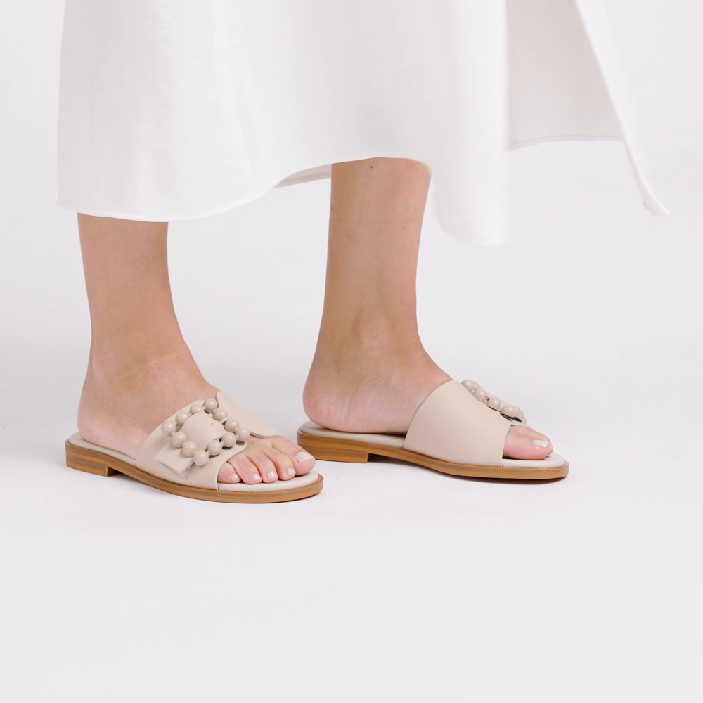 Pantolette aus Leder mit Schnalle in gleicher Farbe - Frau Shoes | Official Online Shop