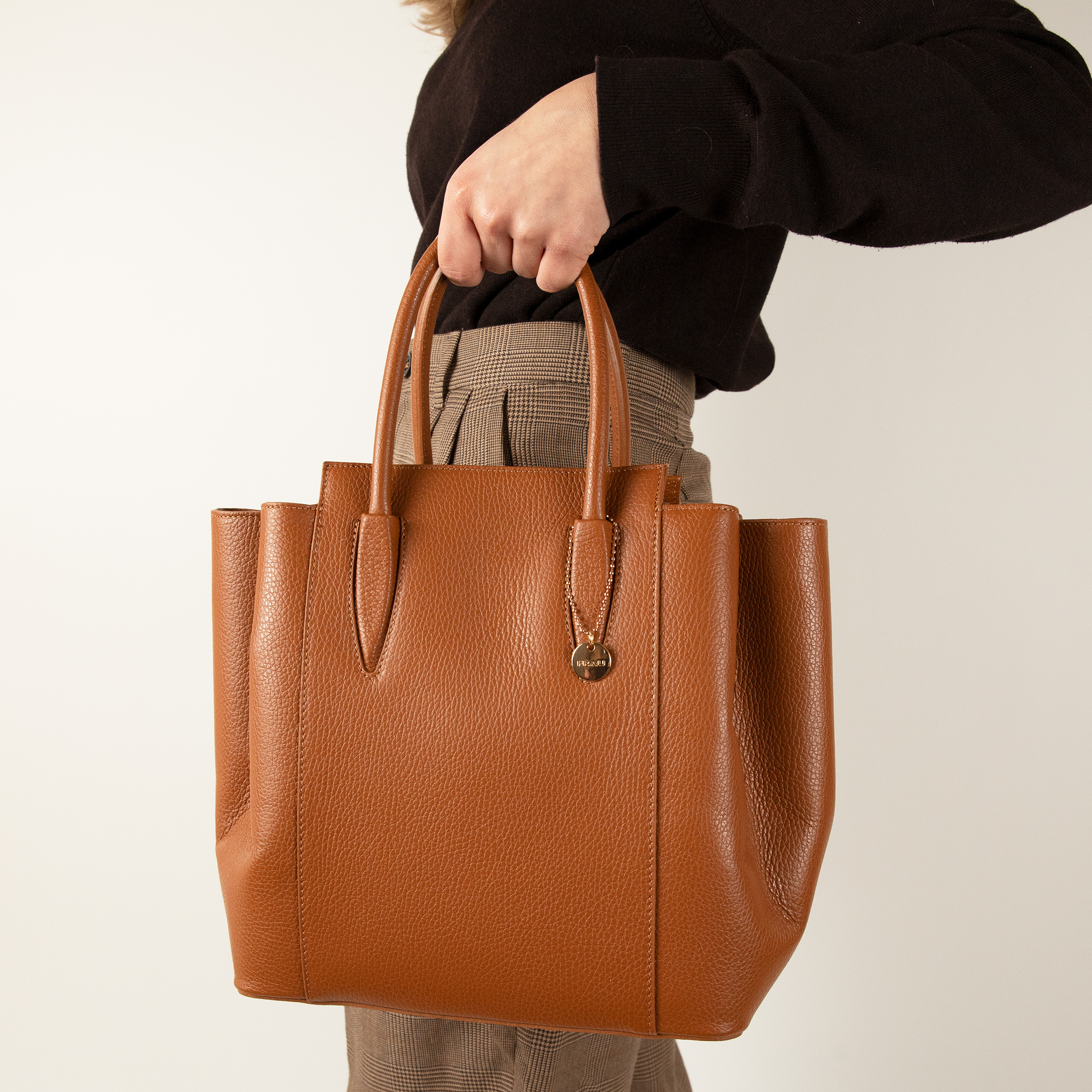 Multi-pocket leather city bag, Col. Light Brown | Frau